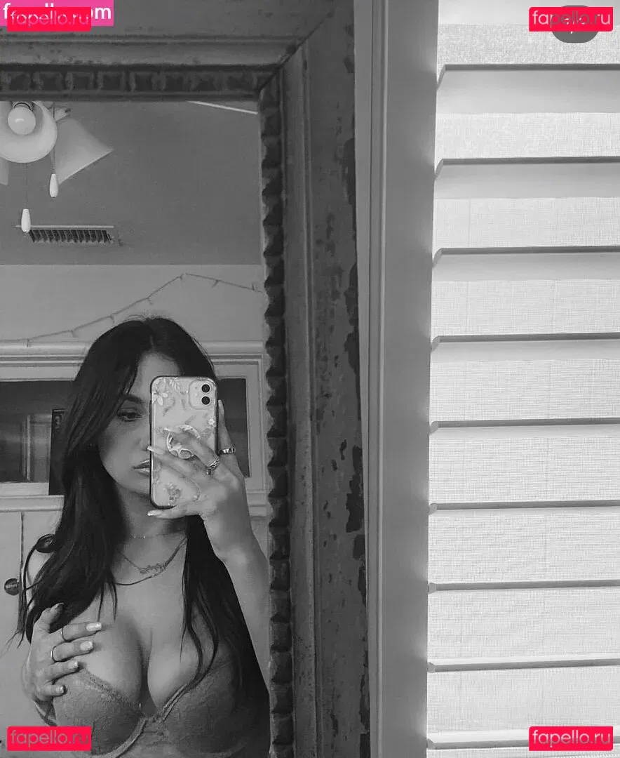 Kelly Meinhart Onlyfans Photo Gallery 