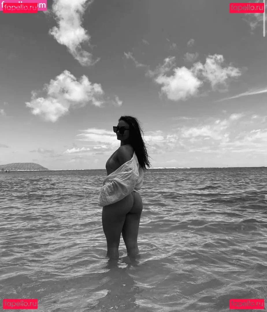 Kelly Meinhart Onlyfans Photo Gallery 