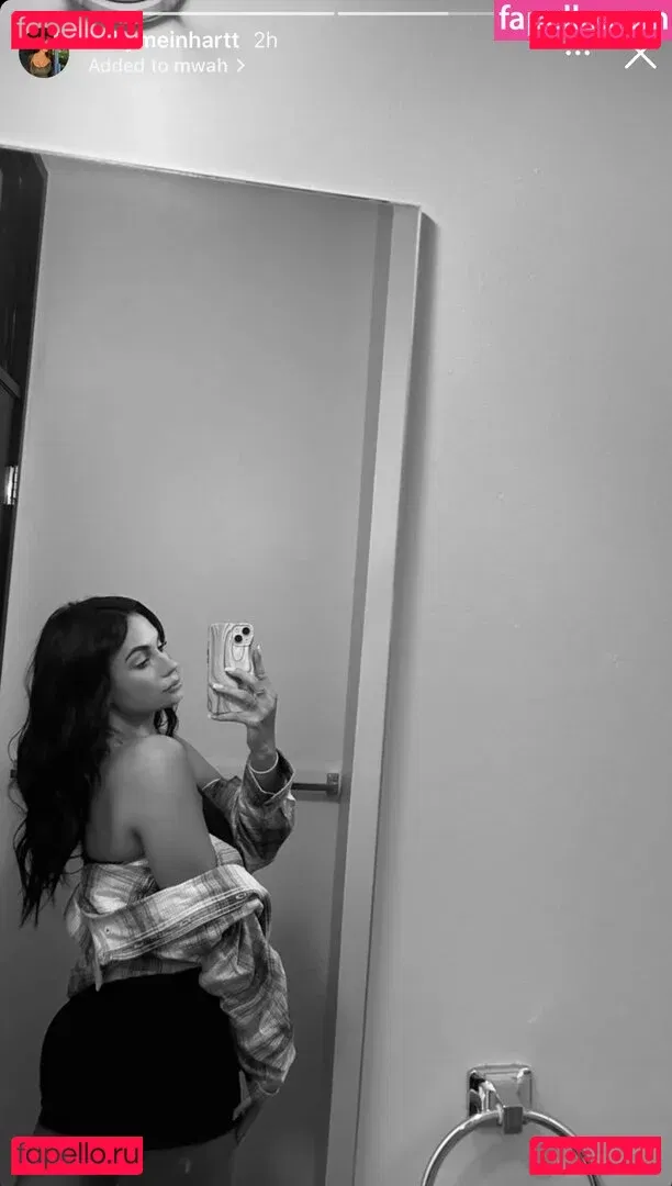 Kelly Meinhart Onlyfans Photo Gallery 