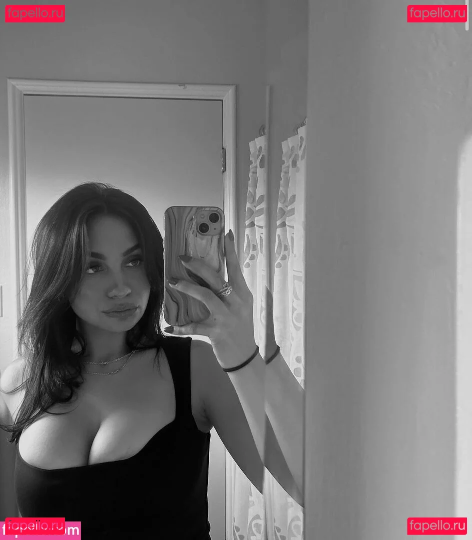 Kelly Meinhart Onlyfans Photo Gallery 