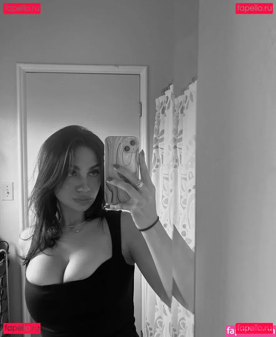 Kelly Meinhart Onlyfans Photo Gallery 