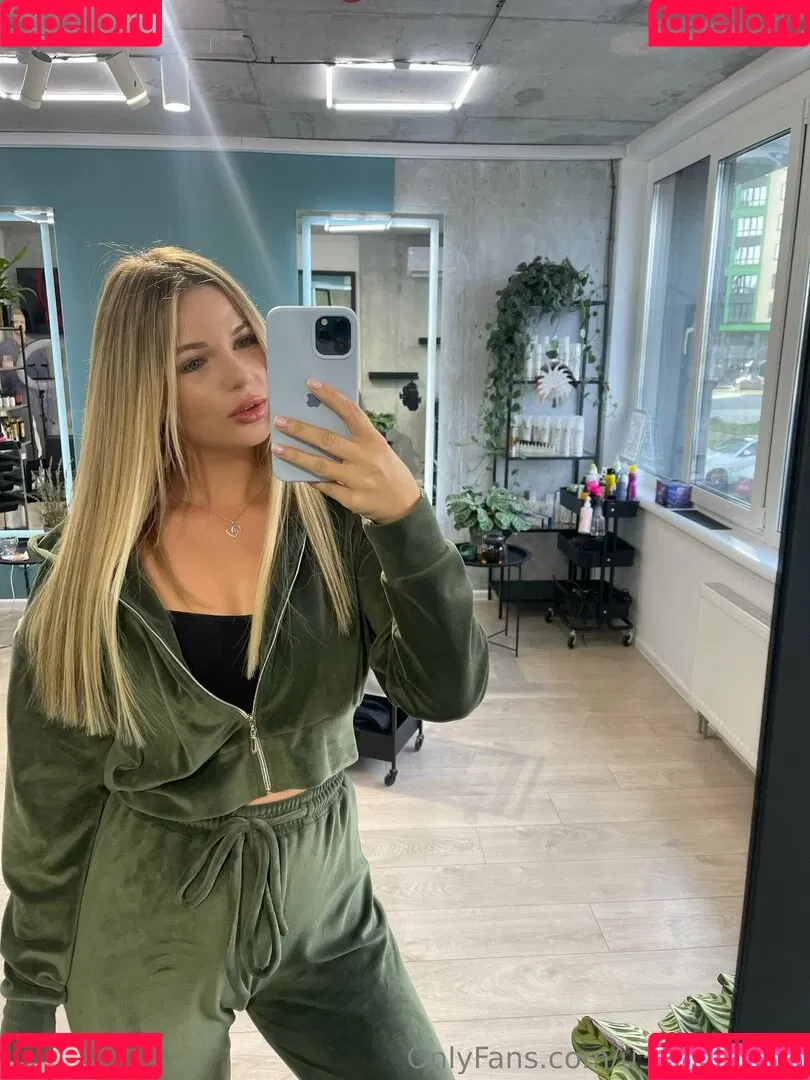 whitecrystalgirl Onlyfans Photo Gallery 