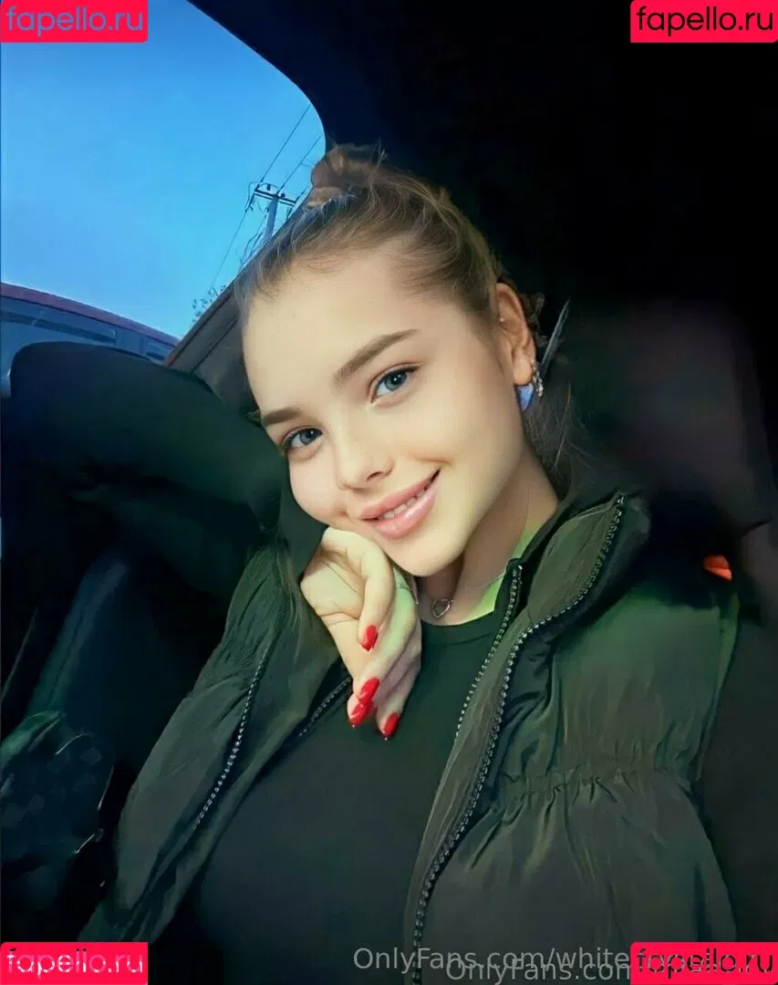 whitecrystalgirl Onlyfans Photo Gallery 