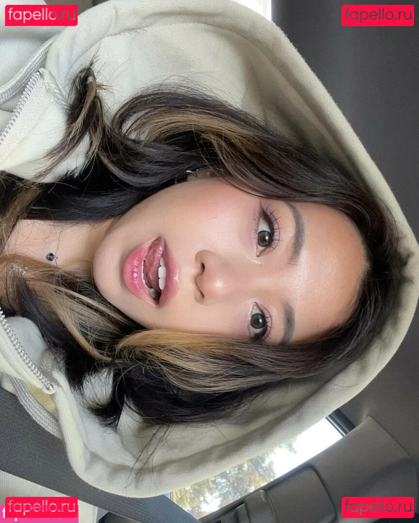 viavmber Onlyfans Photo Gallery 