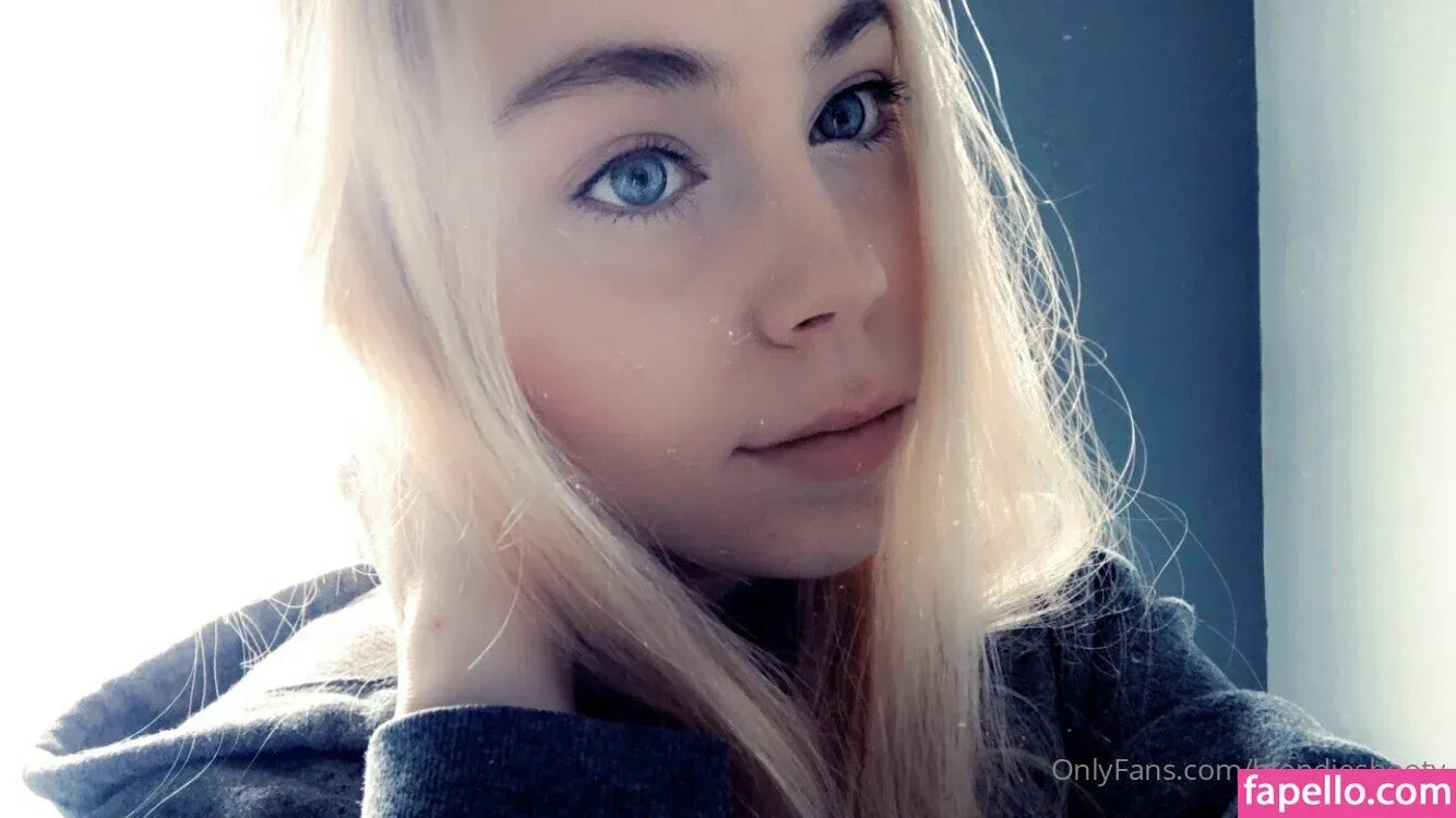 blondiesbooty Onlyfans Photo Gallery 