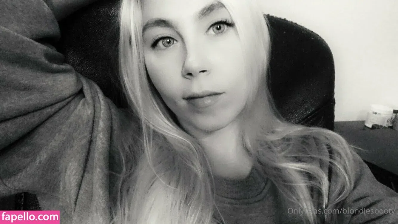 blondiesbooty Onlyfans Photo Gallery 