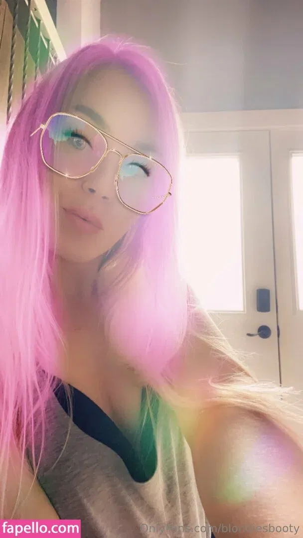 blondiesbooty Onlyfans Photo Gallery 