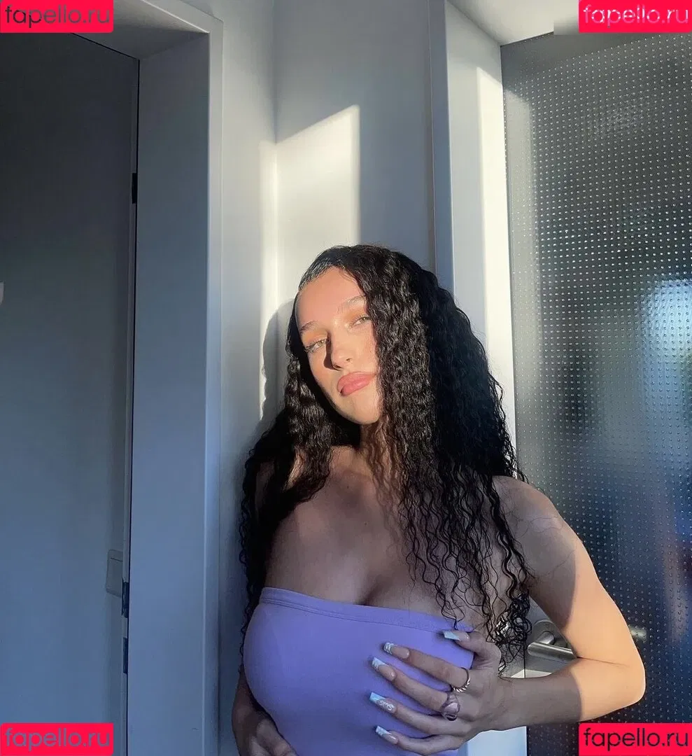 Nona kanal Onlyfans Photo Gallery 
