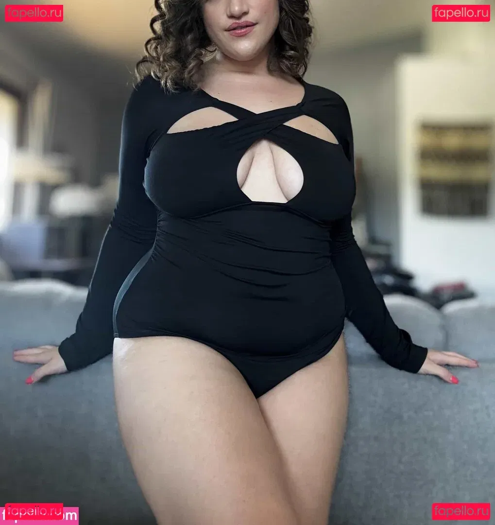 Busty Brunette Onlyfans Photo Gallery 