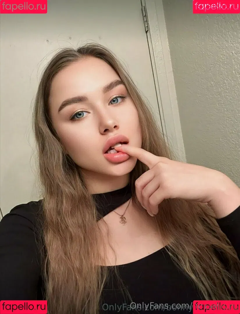ho11y_girl Onlyfans Photo Gallery 