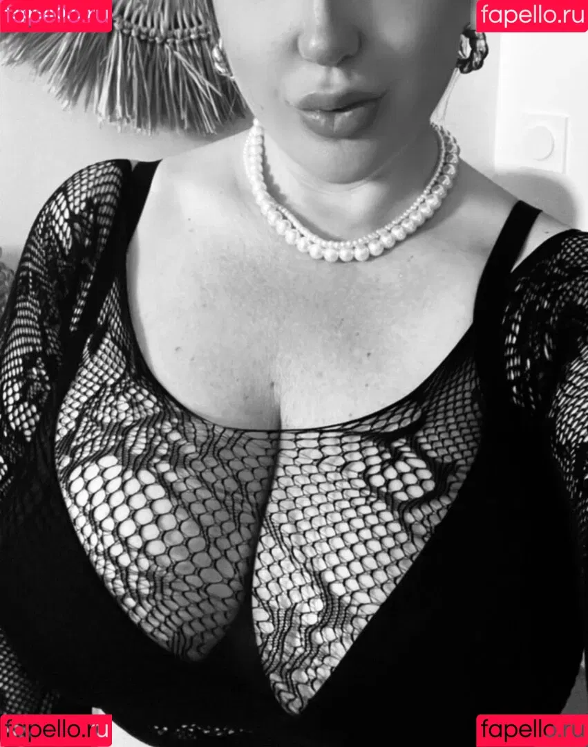 Marie Aude Onlyfans Photo Gallery 