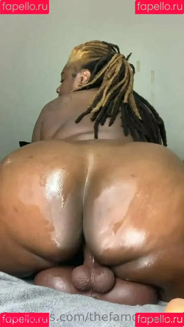 thefamouspeachesandcream Onlyfans Photo Gallery 