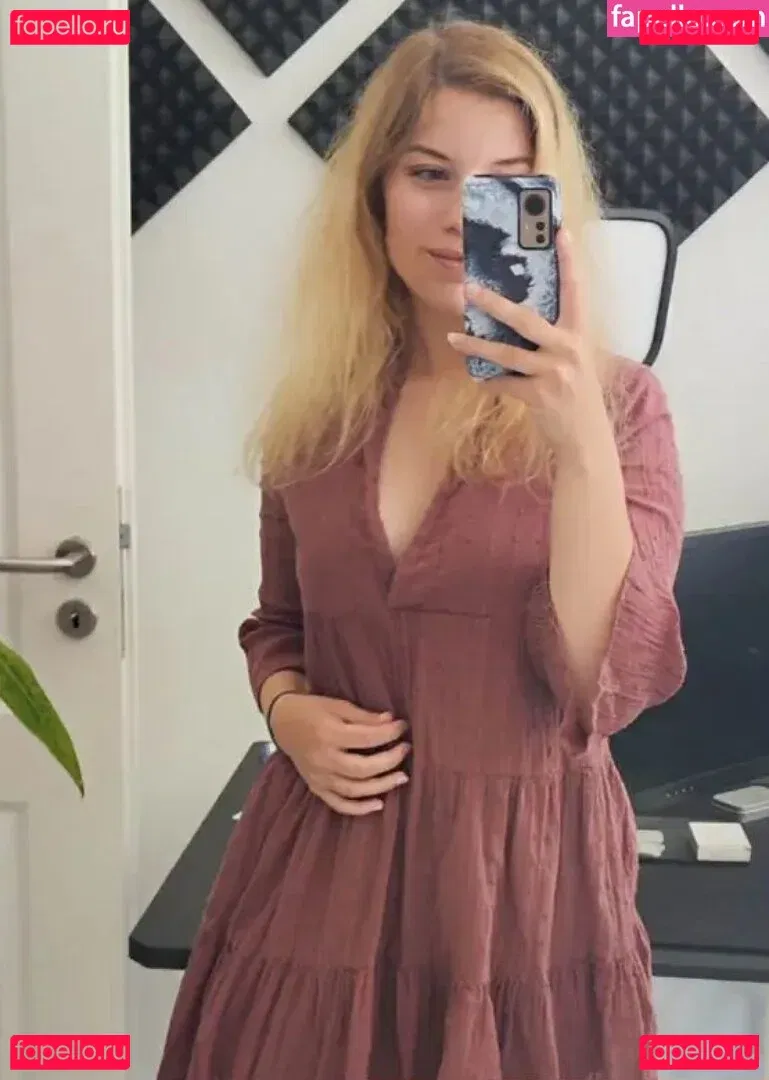 FormulaLena Onlyfans Photo Gallery 