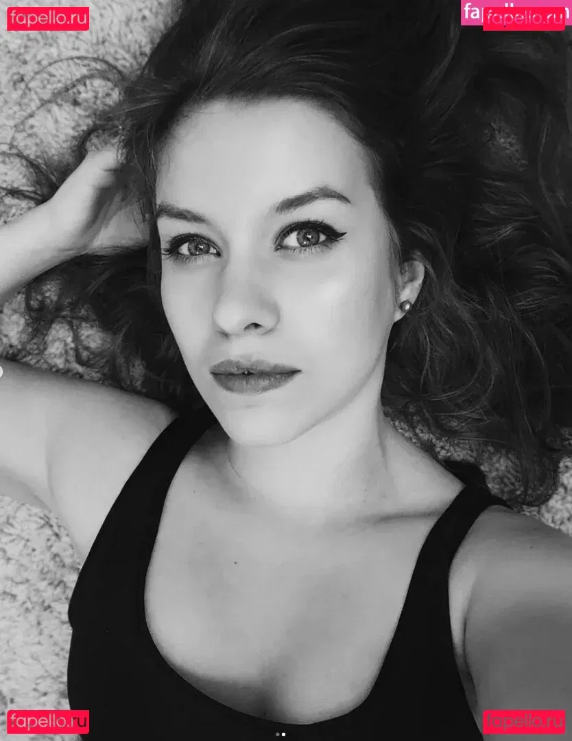 FormulaLena Onlyfans Photo Gallery 