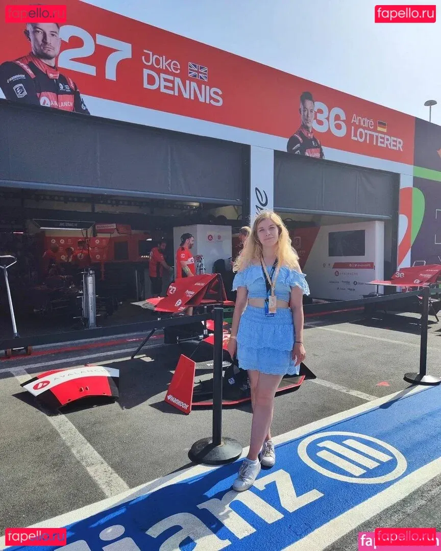 FormulaLena Onlyfans Photo Gallery 