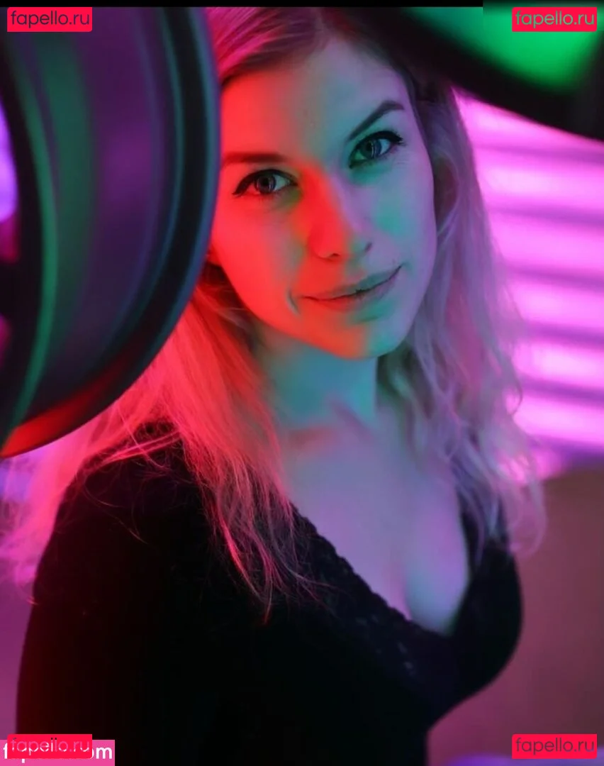 FormulaLena Onlyfans Photo Gallery 