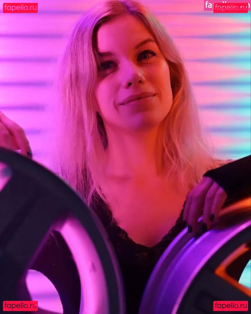 FormulaLena Onlyfans Photo Gallery 