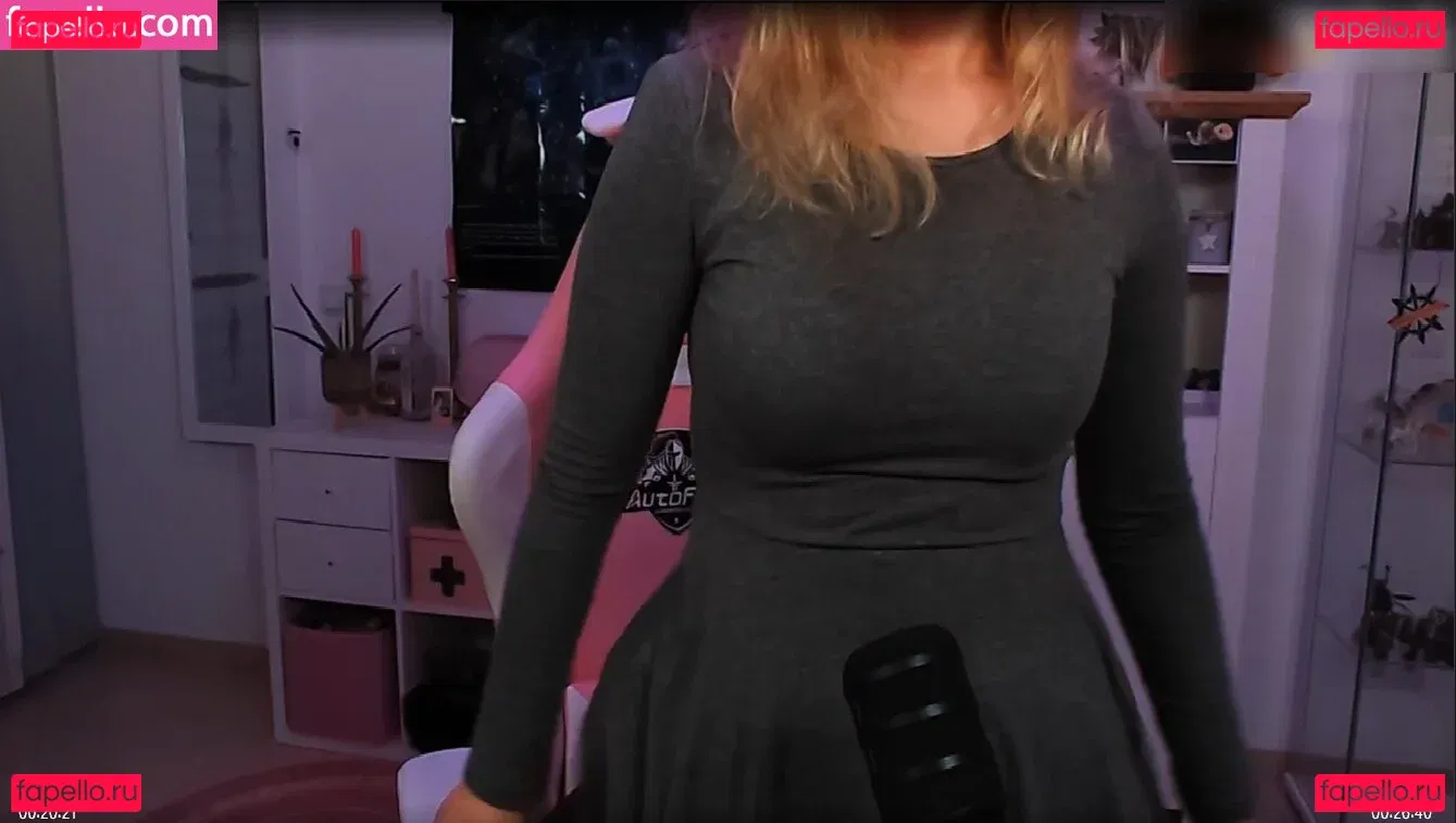 FormulaLena Onlyfans Photo Gallery 