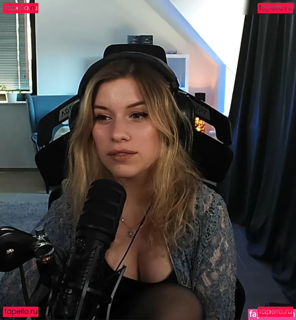 FormulaLena Onlyfans Photo Gallery 