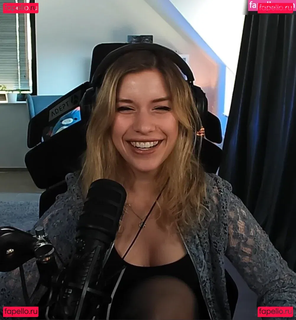 FormulaLena Onlyfans Photo Gallery 