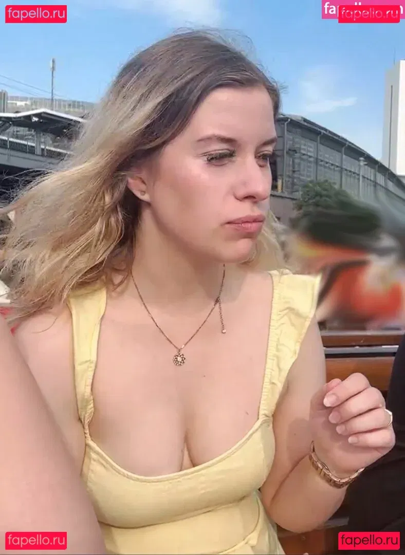 FormulaLena Onlyfans Photo Gallery 