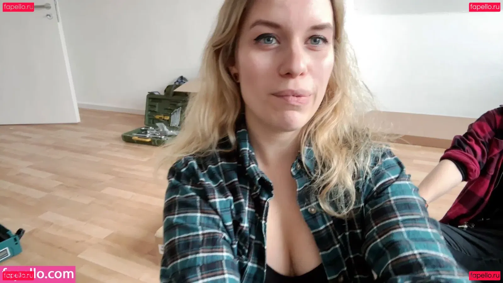 FormulaLena Onlyfans Photo Gallery 