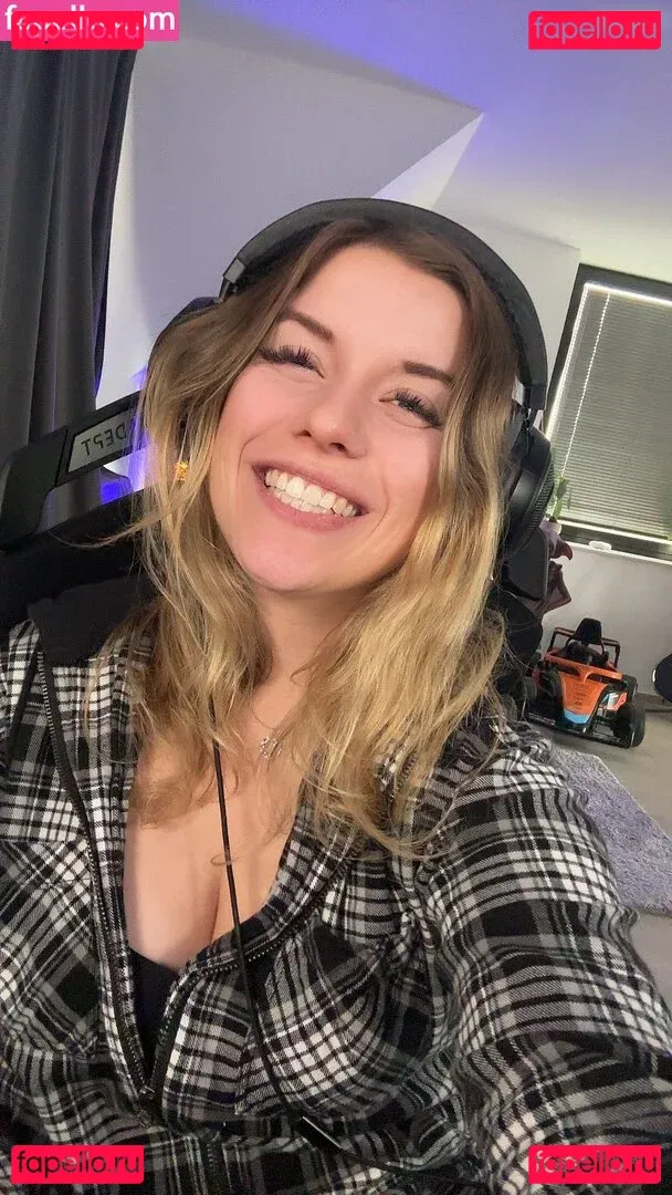 FormulaLena Onlyfans Photo Gallery 