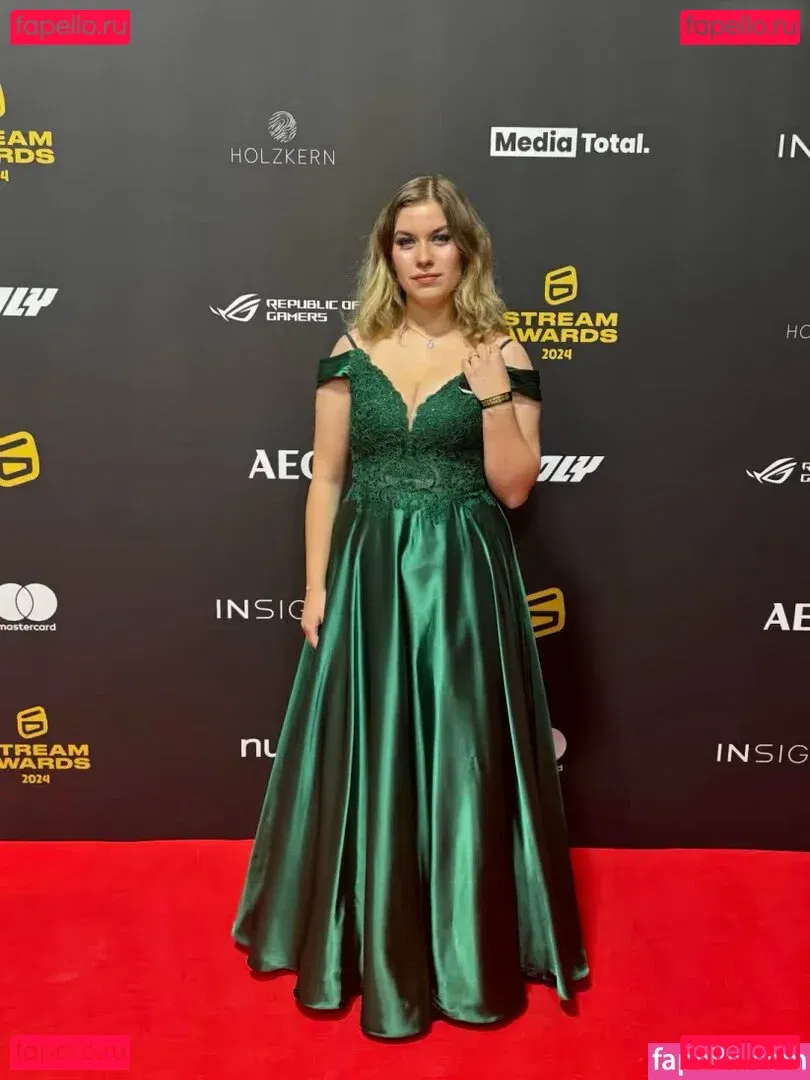 FormulaLena Onlyfans Photo Gallery 