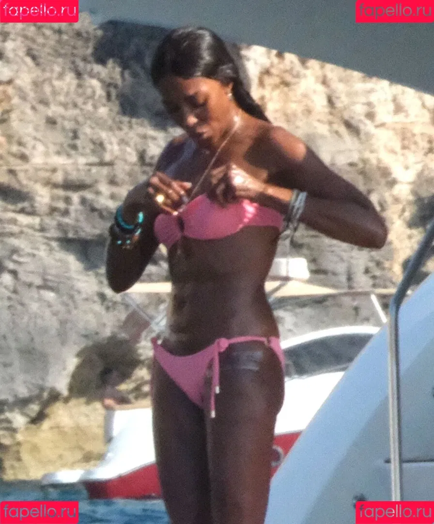 Naomi Campbell Onlyfans Photo Gallery 