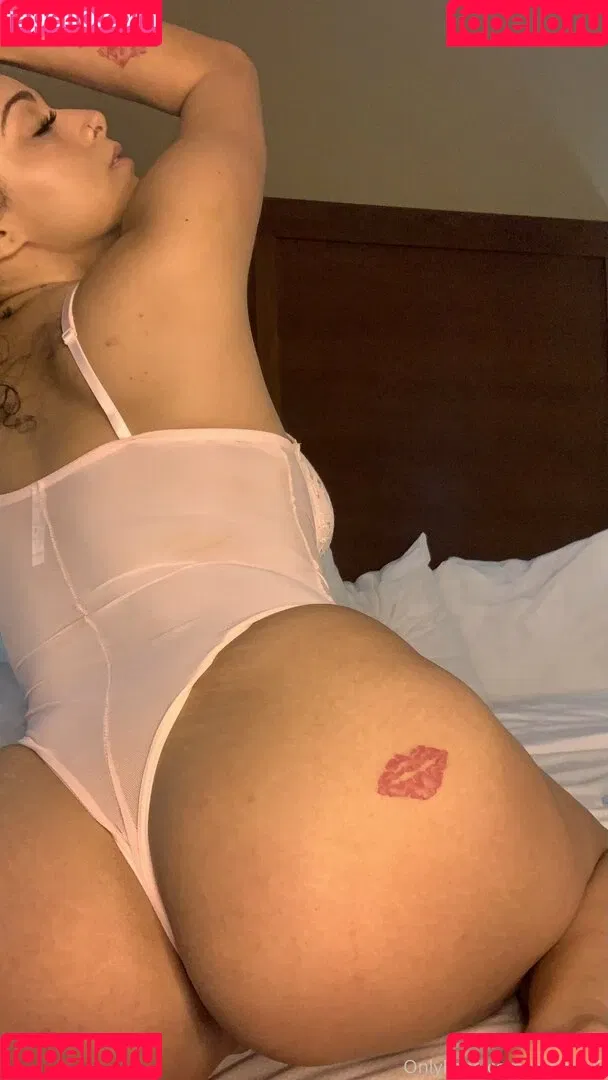 urstruly.ali Onlyfans Photo Gallery 