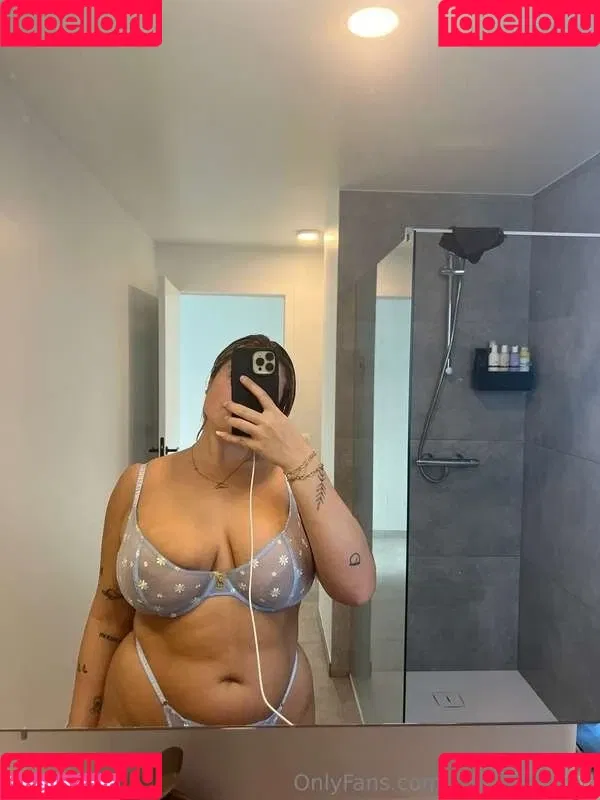Laura Schepens Onlyfans Photo Gallery 