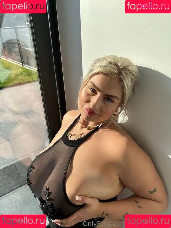 Laura Schepens Onlyfans Photo Gallery 