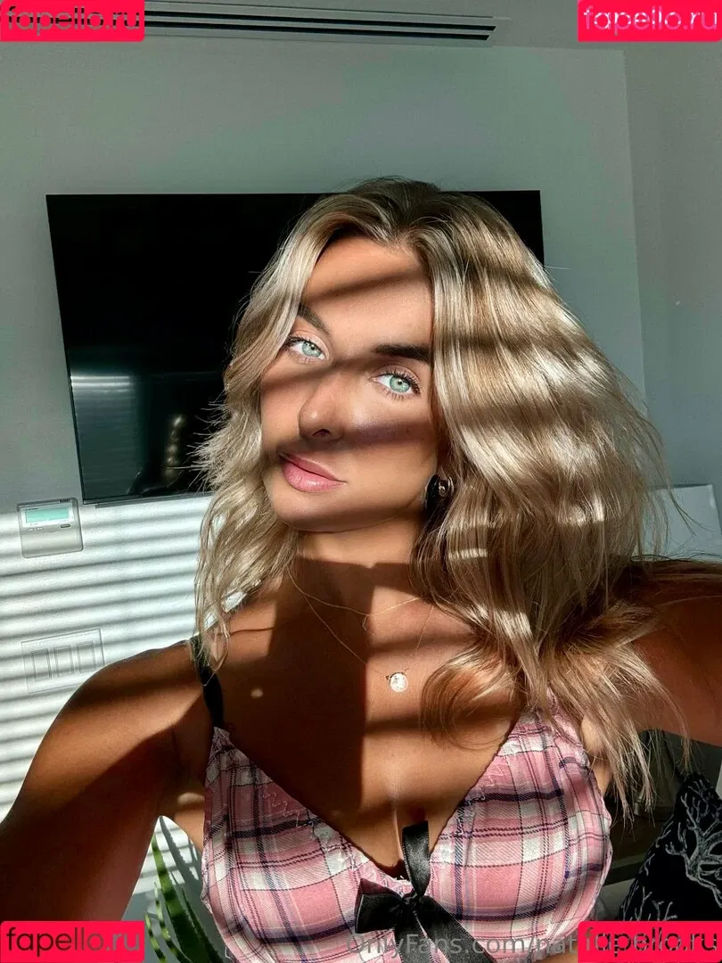 Natalie Brooks Onlyfans Photo Gallery 