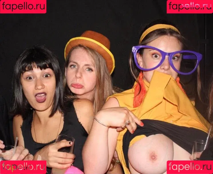 Photobox Flashes Onlyfans Photo Gallery 