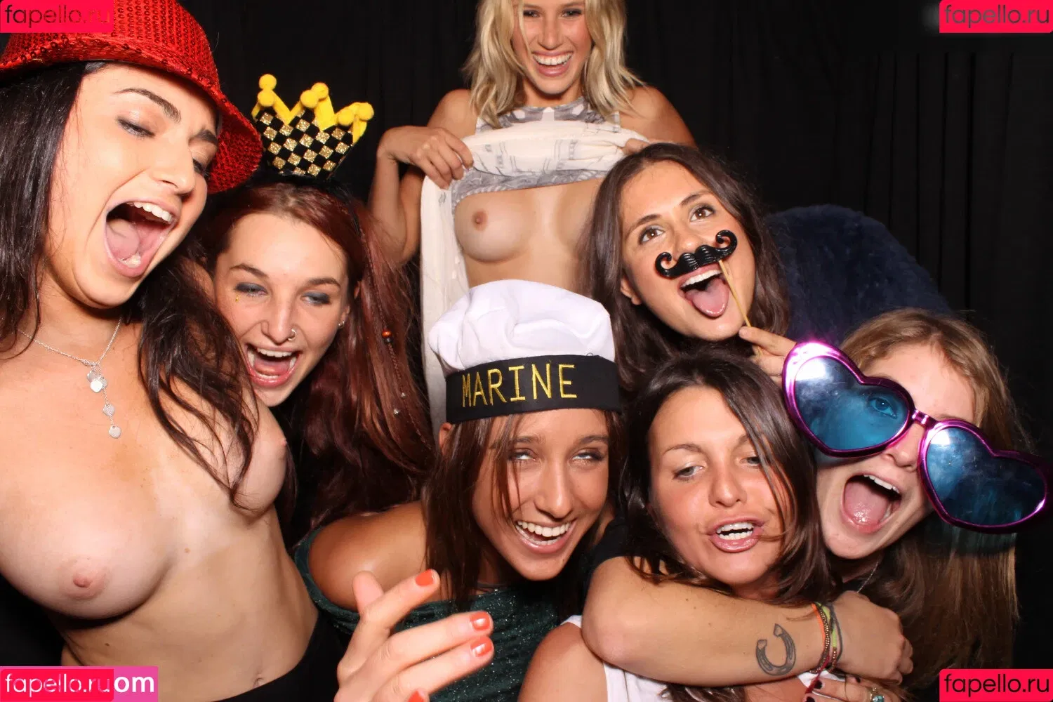 Photobox Flashes Onlyfans Photo Gallery 
