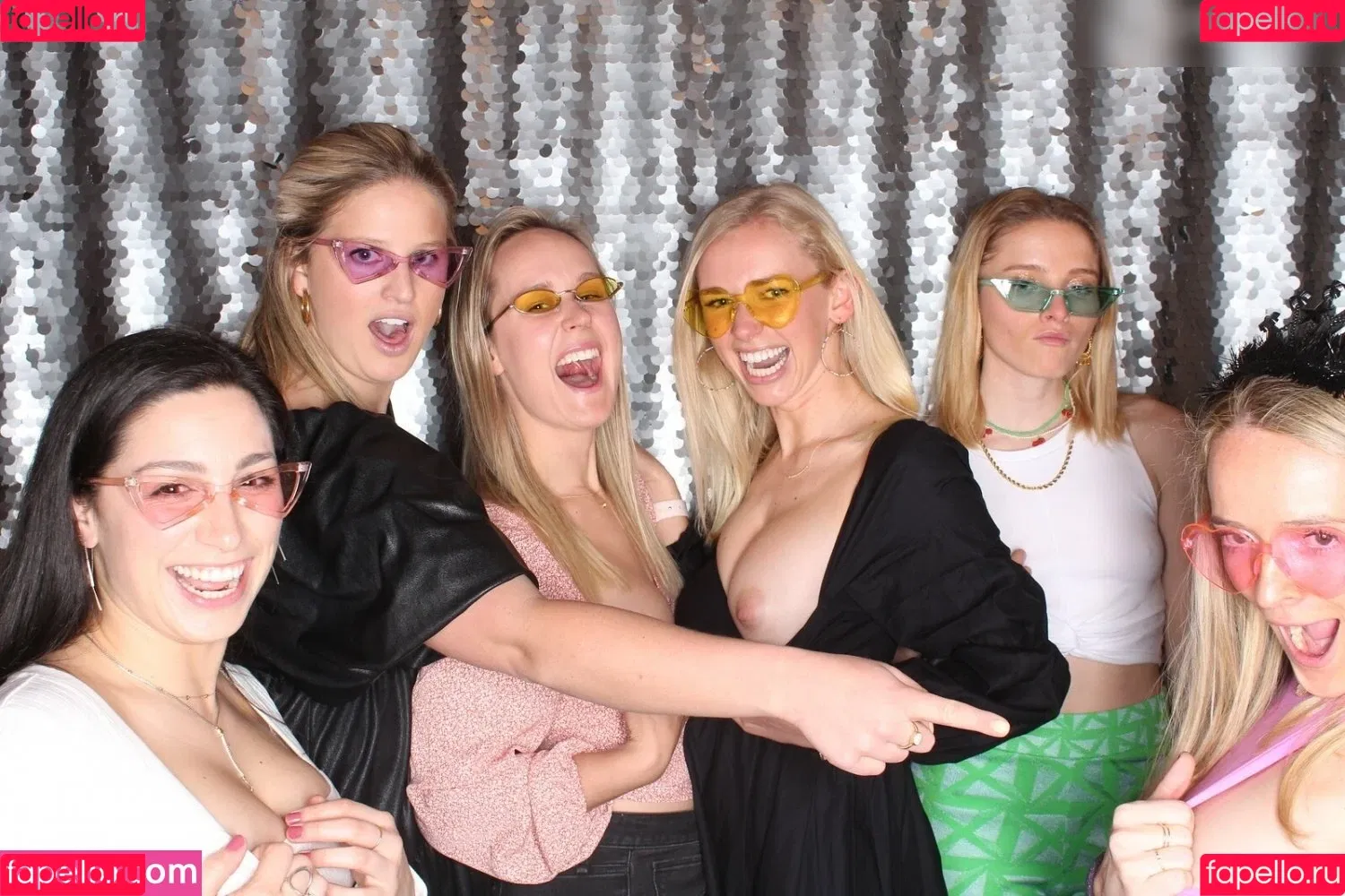 Photobox Flashes Onlyfans Photo Gallery 