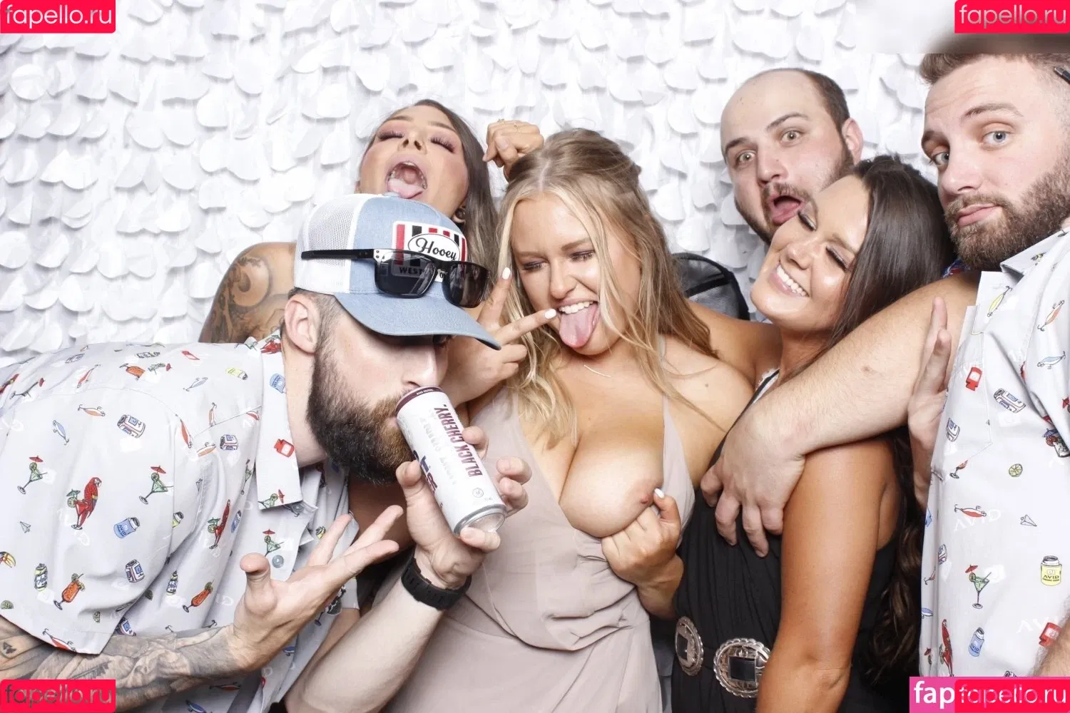 Photobox Flashes Onlyfans Photo Gallery 