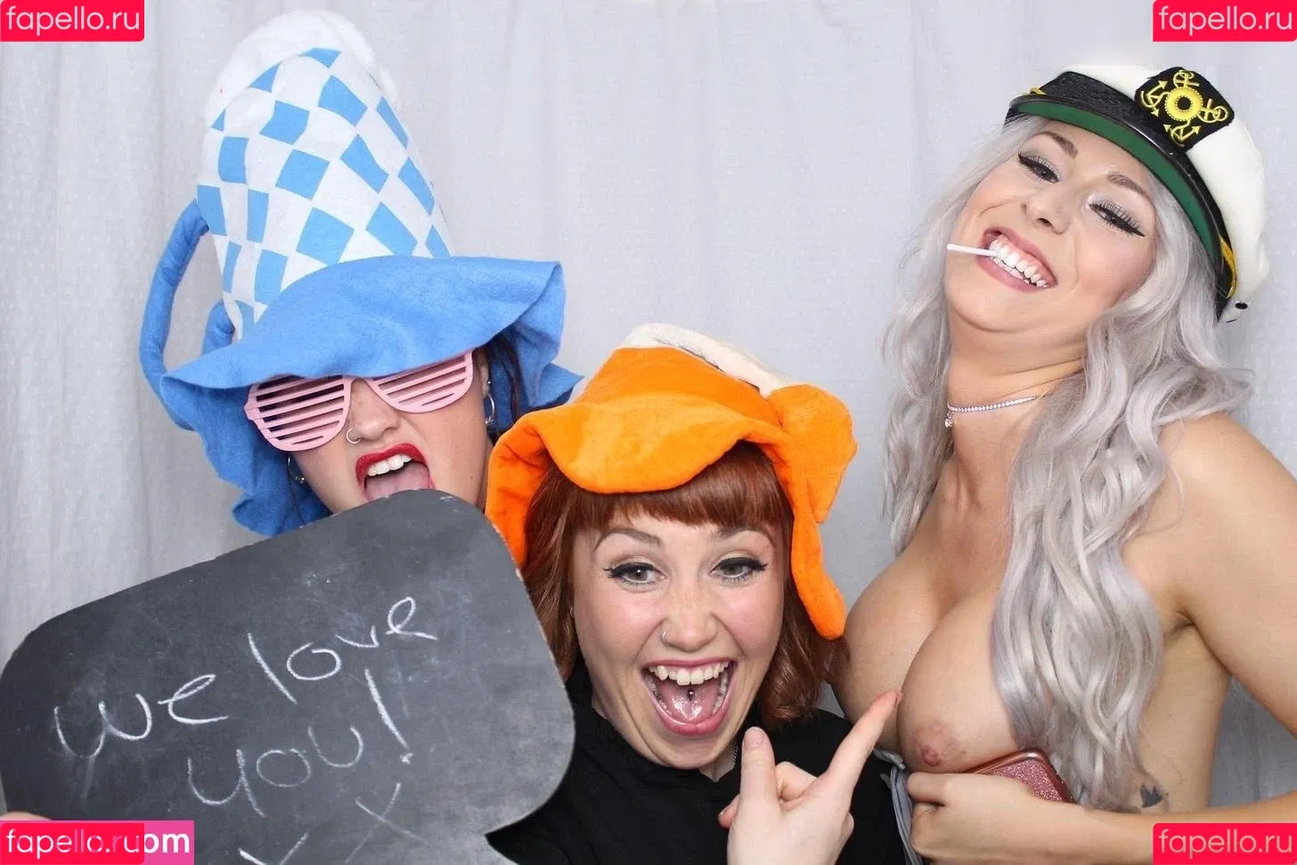 Photobox Flashes Onlyfans Photo Gallery 