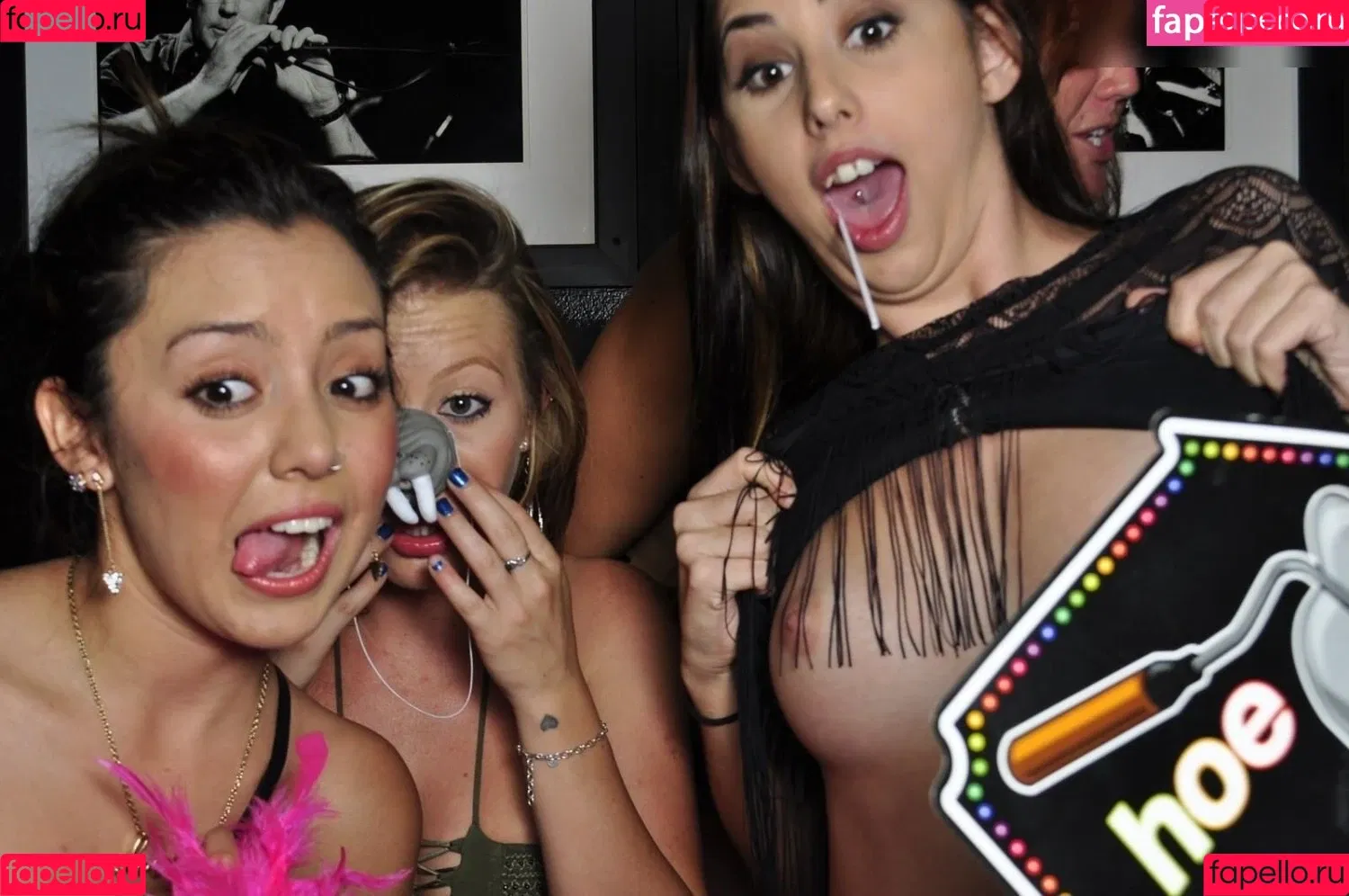 Photobox Flashes Onlyfans Photo Gallery 
