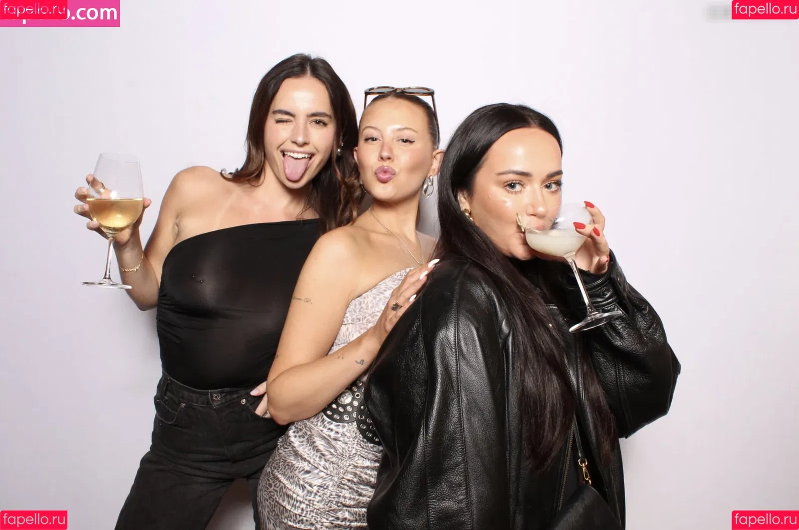 Photobox Flashes Onlyfans Photo Gallery 