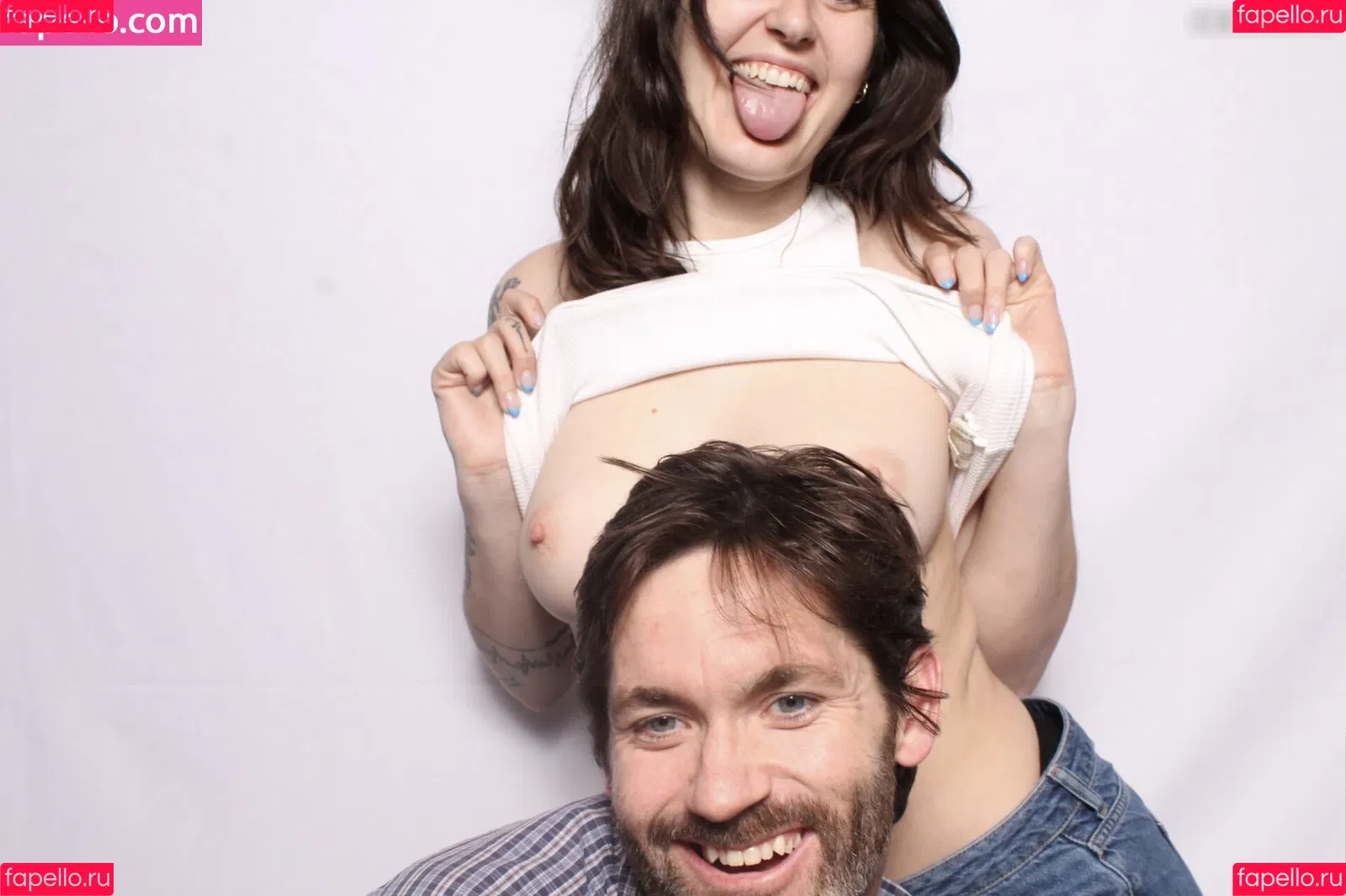 Photobox Flashes Onlyfans Photo Gallery 