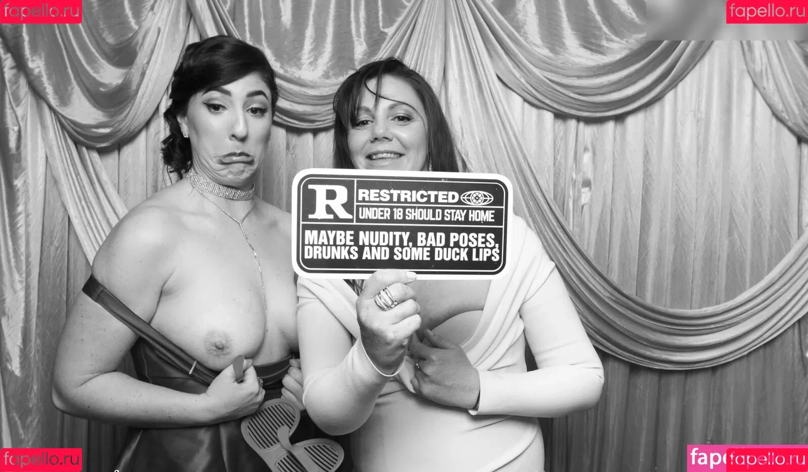 Photobox Flashes Onlyfans Photo Gallery 