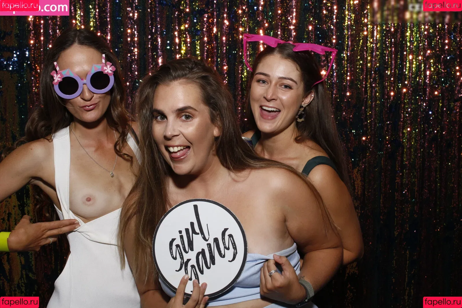 Photobox Flashes Onlyfans Photo Gallery 