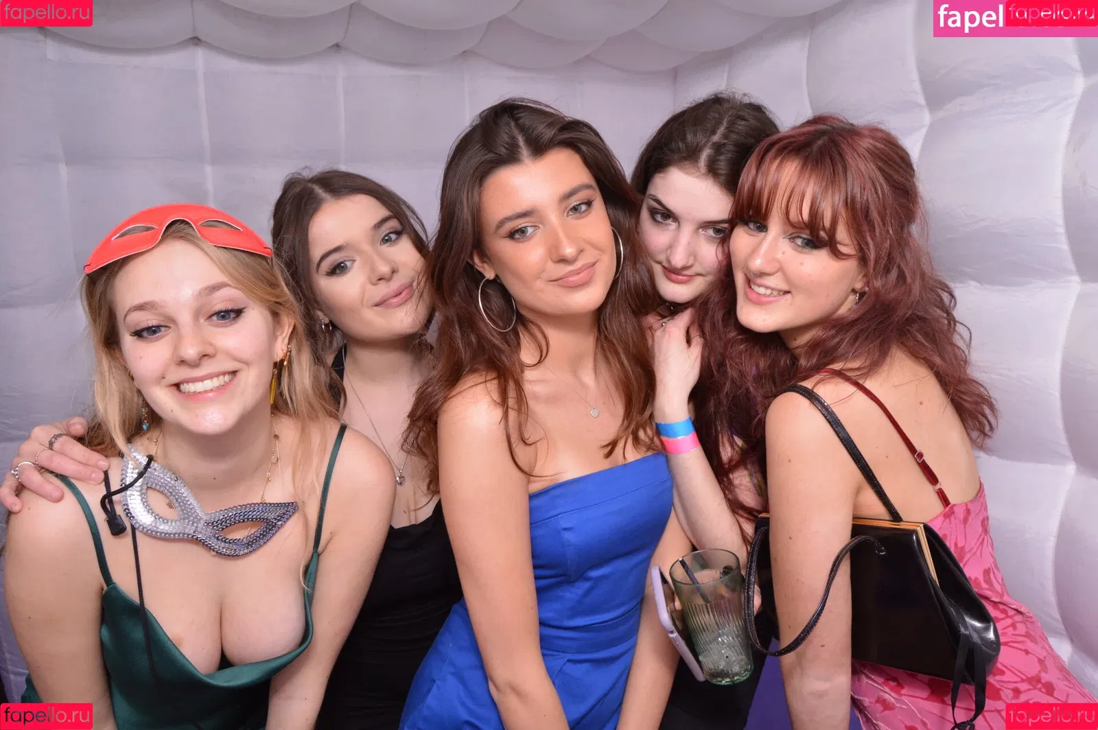 Photobox Flashes Onlyfans Photo Gallery 