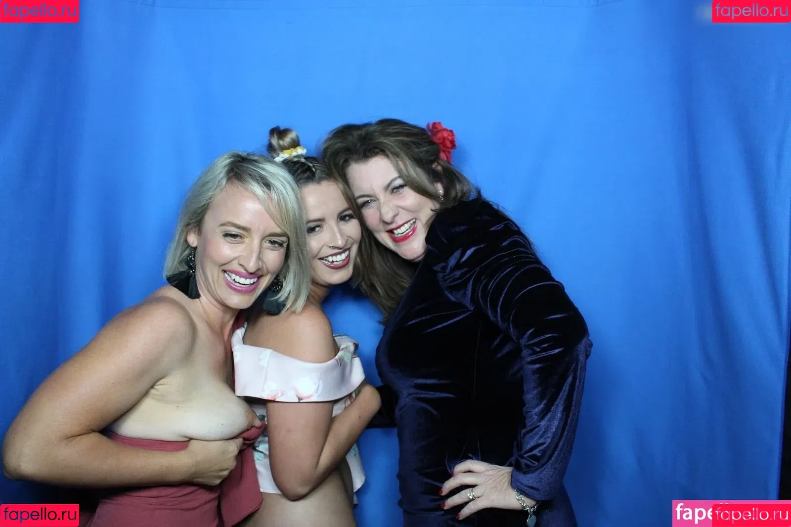 Photobox Flashes Onlyfans Photo Gallery 