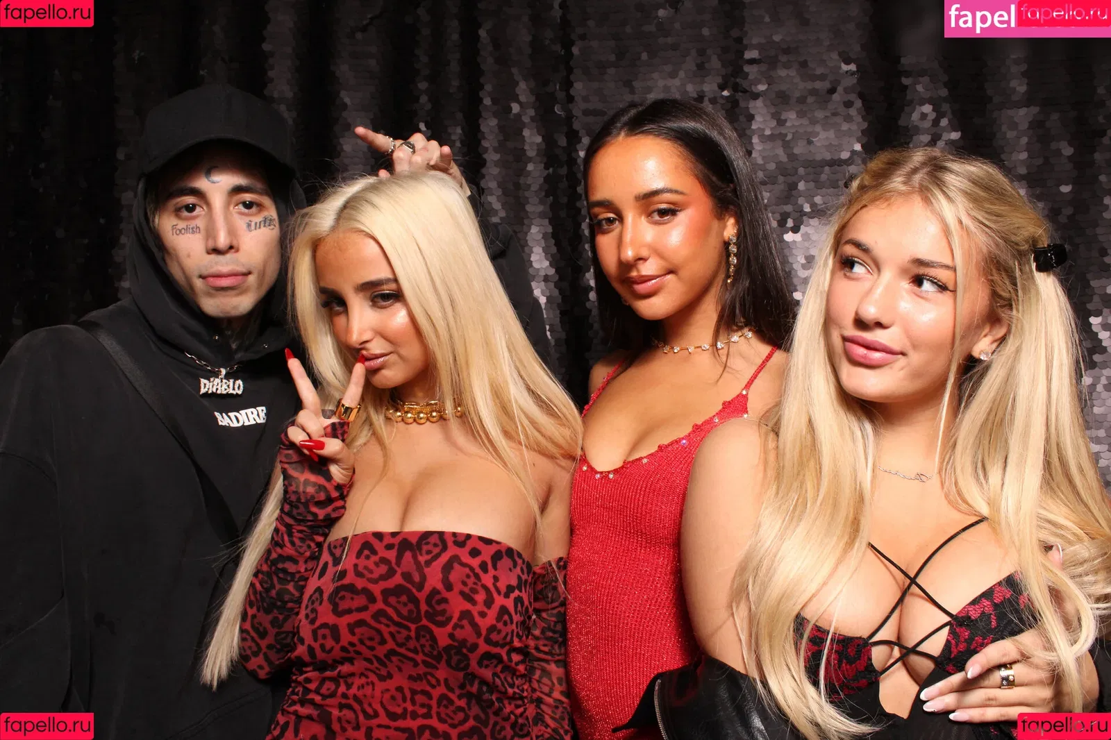 Photobox Flashes Onlyfans Photo Gallery 