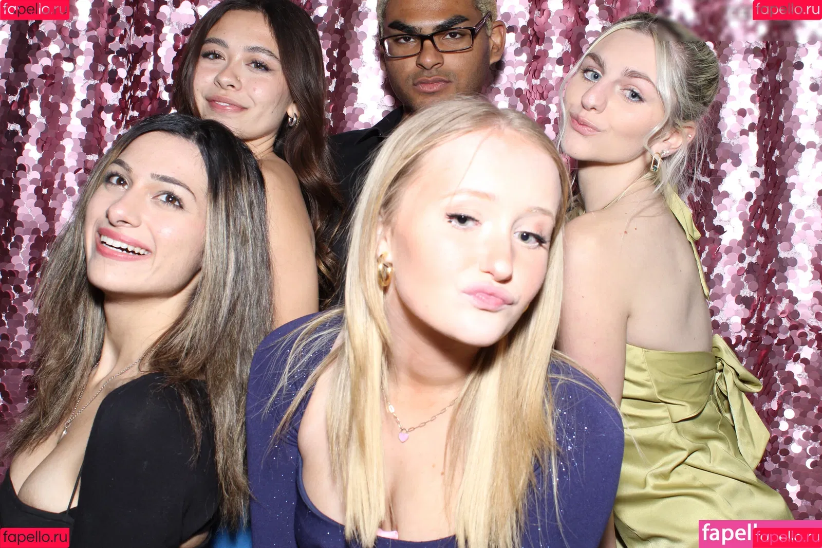 Photobox Flashes Onlyfans Photo Gallery 