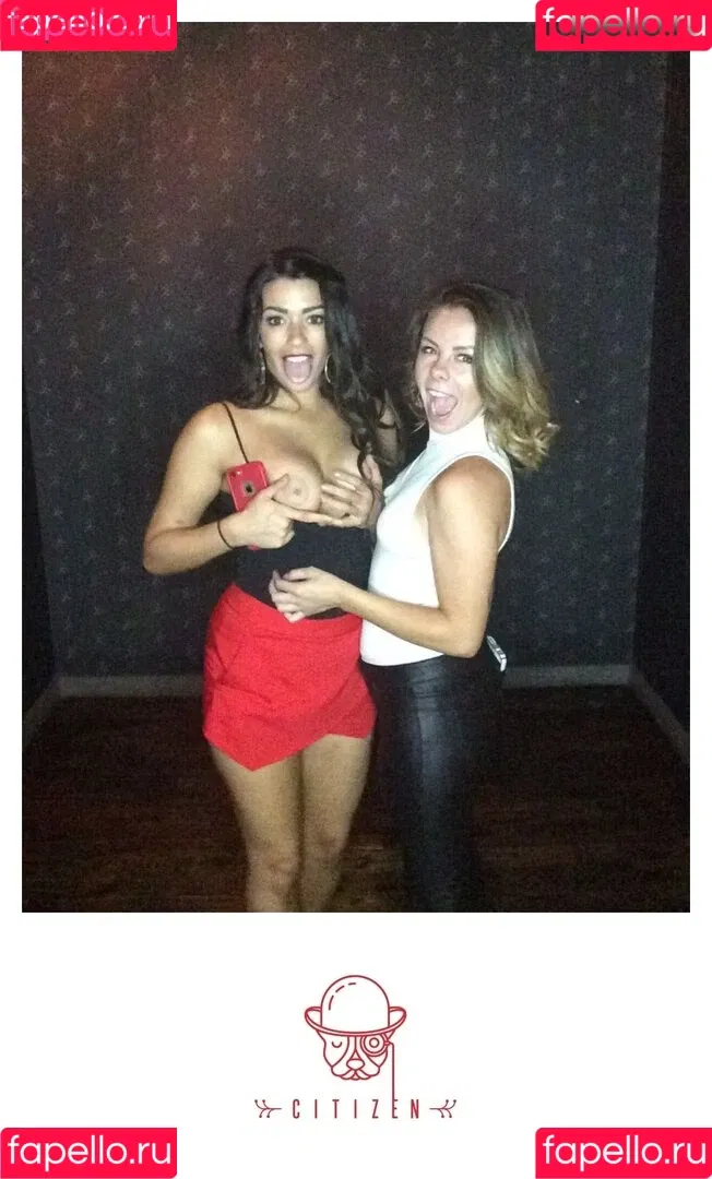 Photobox Flashes Onlyfans Photo Gallery 