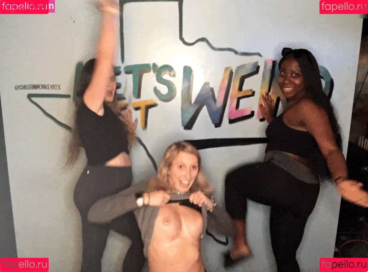Photobox Flashes Onlyfans Photo Gallery 