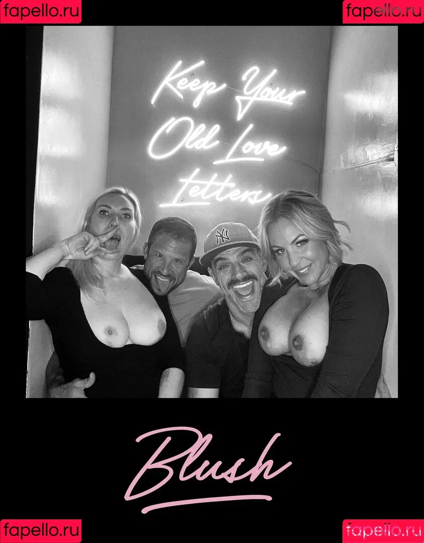 Photobox Flashes Onlyfans Photo Gallery 